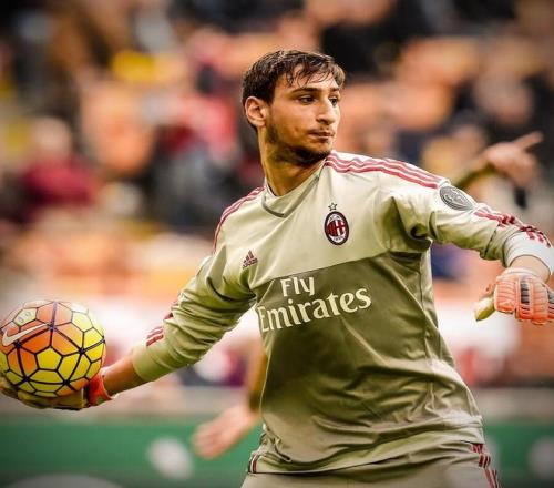 Shams：雄鹿球星字母哥因右小腿拉伤将缺席2-4周（Shams：雄鹿核心字母哥右小腿拉伤，预计缺阵2至4周）