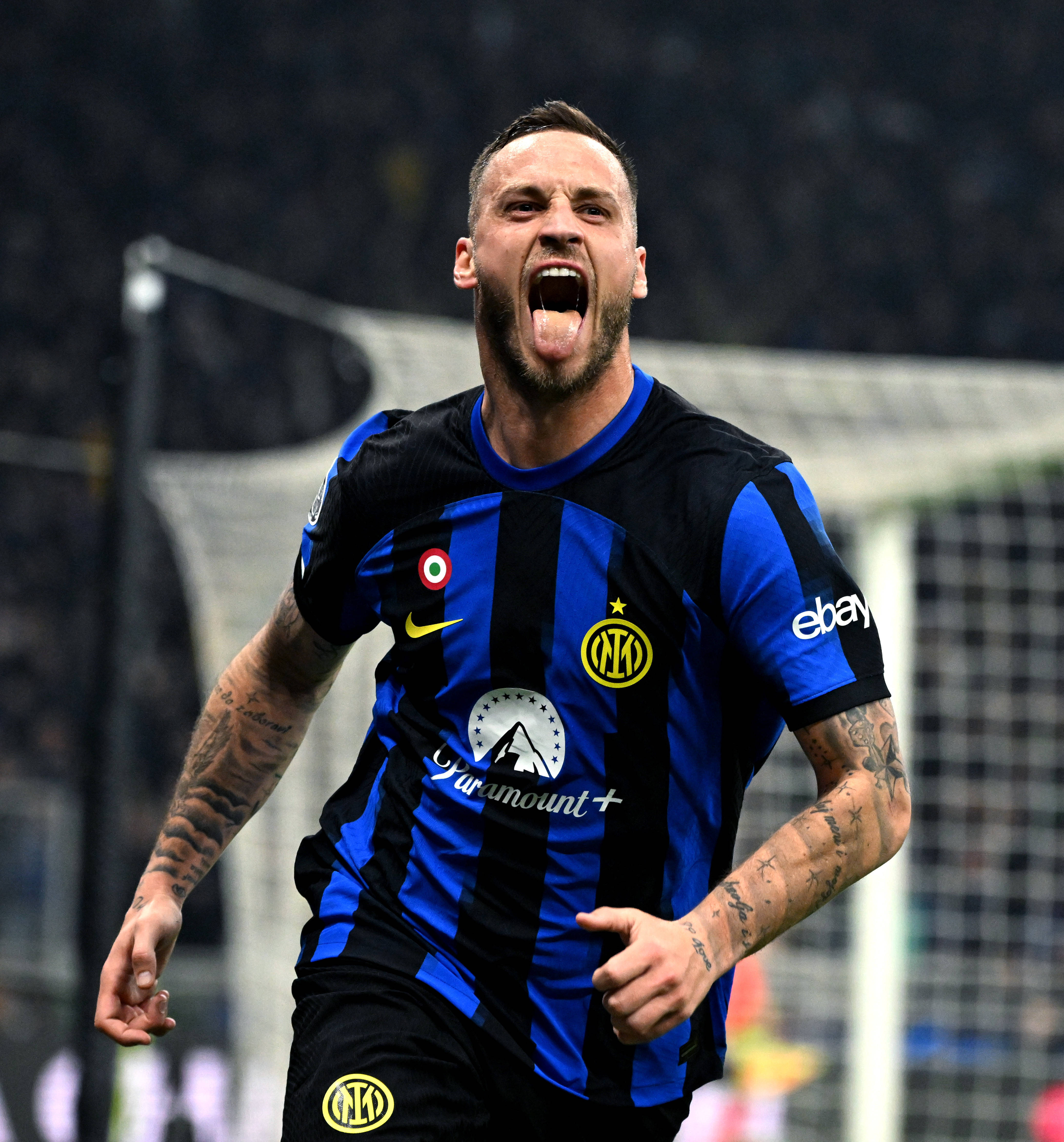 足球欧洲豪门宣布亏损，财政危机加深（欧洲足坛豪门披露亏损，财务困境加剧）