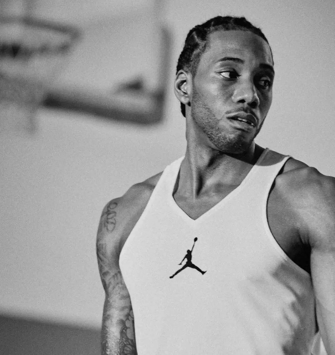 欧冠淘汰赛门票暴涨引发球迷抗议（欧冠淘汰赛票价飙升引发球迷集体抗议）