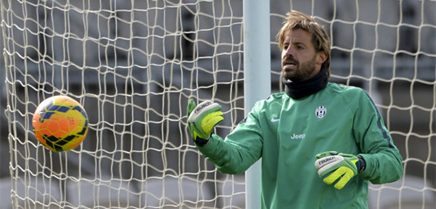 魔术队遭遇爵士强势反扑，比赛陷入紧张局势（爵士强势反扑压境，魔术陷入胶着激战）