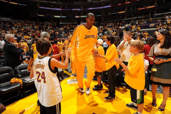 拳怕少壮！湖人五首发正负值感人 被火箭生力军锤爆（年轻真狠！火箭新军猛击湖人 五首发正负值惨烈）