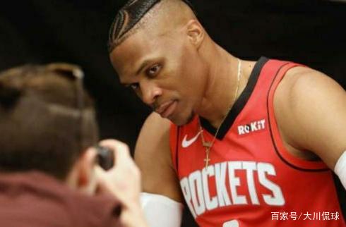 惨烈10连败！英格拉姆31+7+6场上想打瞌睡 双核缺席一人无力回天（苦吞10连败！英格拉姆31+7+6疲态尽显 双核缺席独木难支）