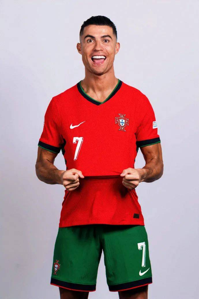 C罗打趣：詹姆斯是个好人，但我头发比他多！（C罗调侃詹姆斯：人品满分，发量我更胜一筹）