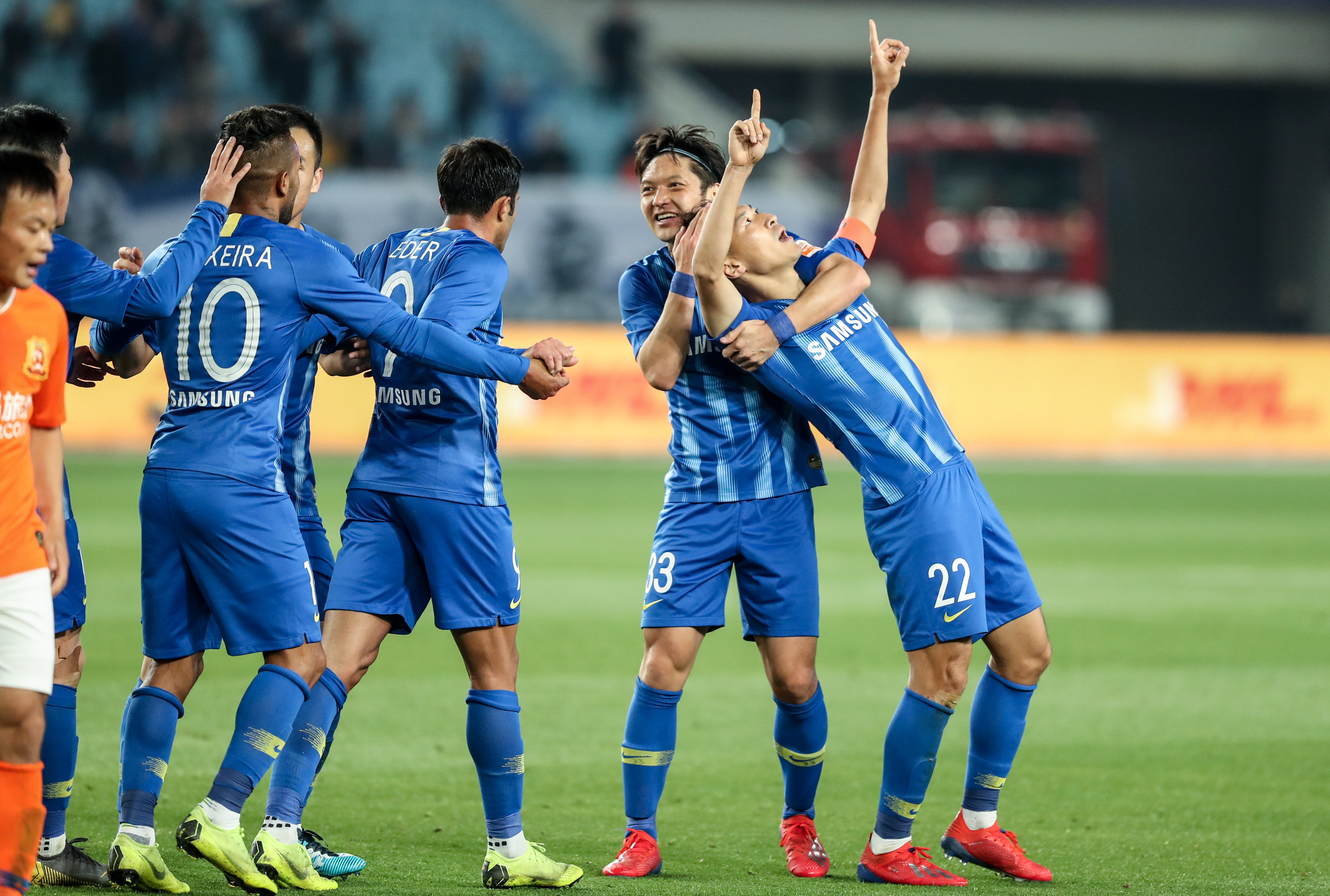 CBA常规赛第4轮最佳阵容出炉，徐昕、陆文博、姜伟泽入选（CBA常规赛第4轮最佳阵容公布：徐昕、陆文博、姜伟泽上榜）