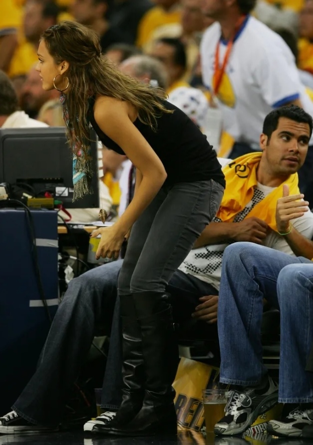 欧冠梅开二度后染红，迪亚斯是继格列兹曼之后第二人（欧冠先梅开二度后又吃红牌，迪亚斯继格列兹曼后成第二人）