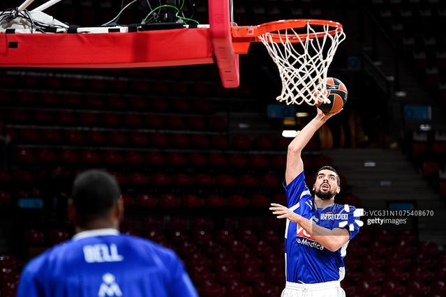 雷迪克：上半场就注意到东契奇有点一瘸一拐 目前没最新消息（雷迪克：上半场发现东契奇跛行，暂时没有新的消息）