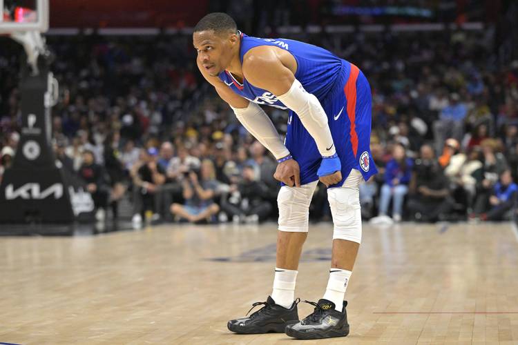 穆帅：当年我给了麦克托米奈生涯首秀，今天他给我他的球衣（穆帅：昔日我助麦克托米奈完成处子秀，今日他以球衣回馈我）