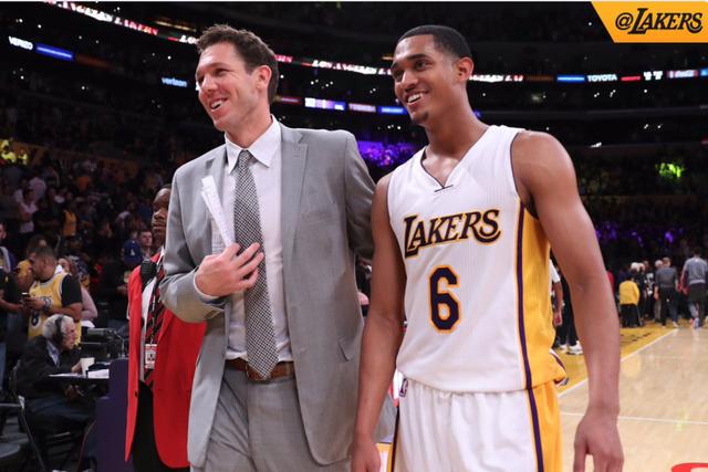 后防压力巨大！加布里埃尔缺阵1-2个月，枪手8周至少打14场比赛（防线告急：加布里埃尔伤停1-2月，阿森纳8周至少要踢14场硬仗）