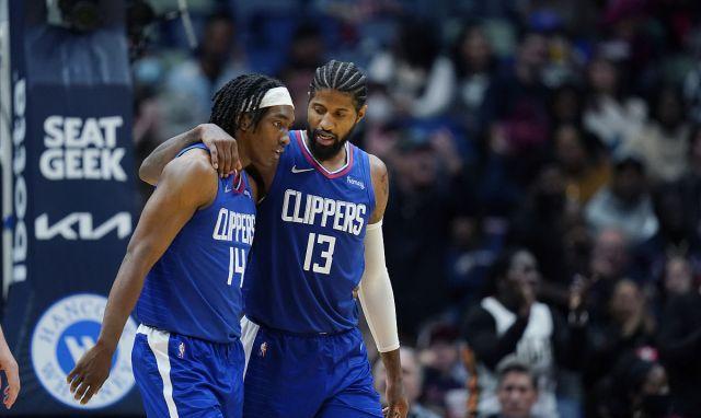 低效！兰德尔21次出手拿到21分，被小杰克逊完全压制（手感低迷！兰德尔21投仅得21分，遭小杰克逊全面压制）