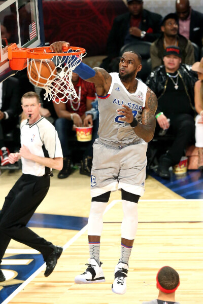 数说真相 ｜ 轰41分助快船爆冷！体能充沛的莱昂纳德到底有多强？（数据解密：莱昂纳德体能拉满砍下41分，快船爆冷背后他的统治力到底有多强？）