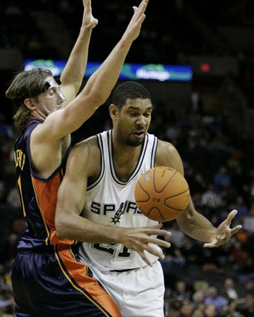 核心齐发力！卡斯尔&福克斯&科内特合砍55分22板（核心三人组发威：卡斯尔、福克斯、科内特携手拿下55分22板）