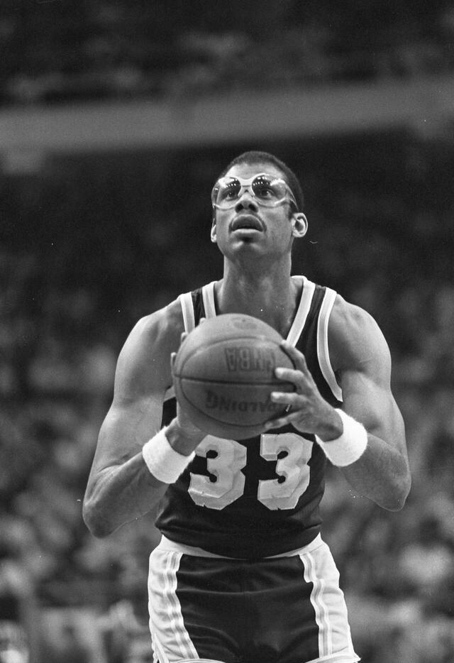 莱万西甲生涯进74球，同期单一联赛进球数仅次于哈兰德和凯恩（莱万西甲生涯已斩获74球，同期单一联赛进球仅逊哈兰德与凯恩）