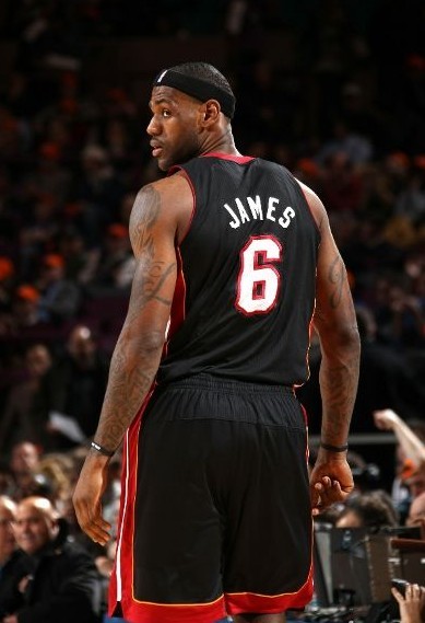 德泽尔比：很高兴能暂登榜首，霍伊别尔能在对阵纽卡中出场（德泽尔比：暂居榜首令人欣喜，霍伊别尔可出战纽卡）