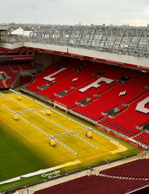 詹姆斯谈对阵独行侠：感受当然不一样，对面都是老队友和教练（詹姆斯谈迎战独行侠：心境不同，对面尽是昔日队友与教练）