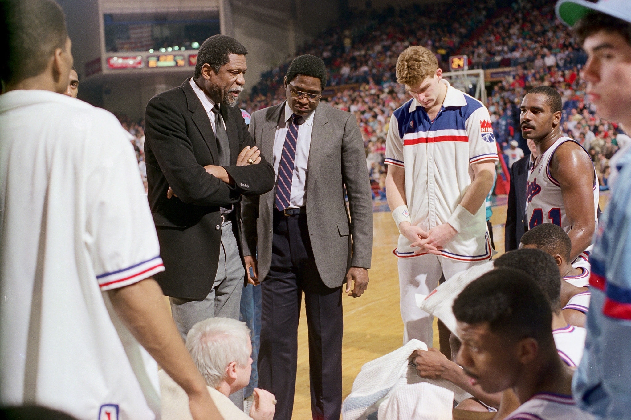 世体：巴萨内部认为凯恩很乐意来到西甲，莱万是一个很好先例（世体：巴萨内部看好凯恩愿意登陆西甲，莱万的成功是有力先例）