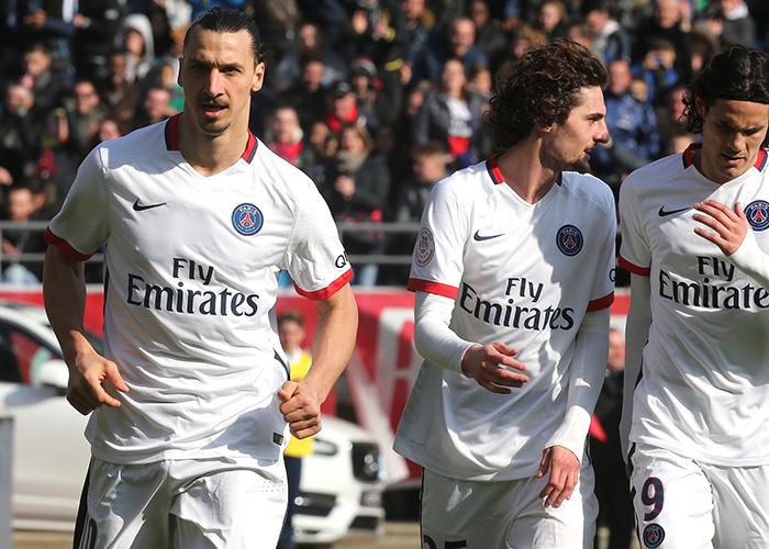 火箭队近期的表现令人堪忧，无论是领先还是落后，都暴露出球队存在的问题。（火箭队最近状态令人担忧，领先与落后时均暴露球队的短板）