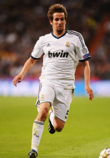 欧洲冠军联赛：皇马意外失利，阿森纳全胜晋级（欧冠：皇马爆冷失利，阿森纳全胜出线）