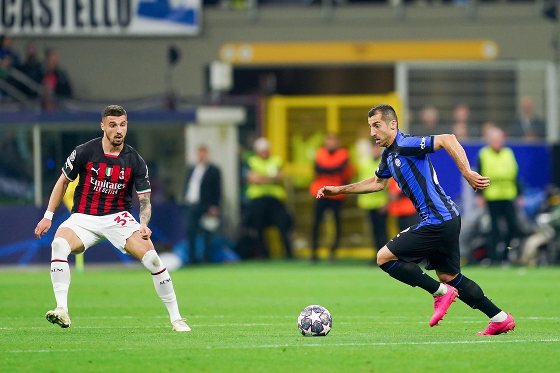 足球不会同情任何人（绿茵场从不怜悯任何人）