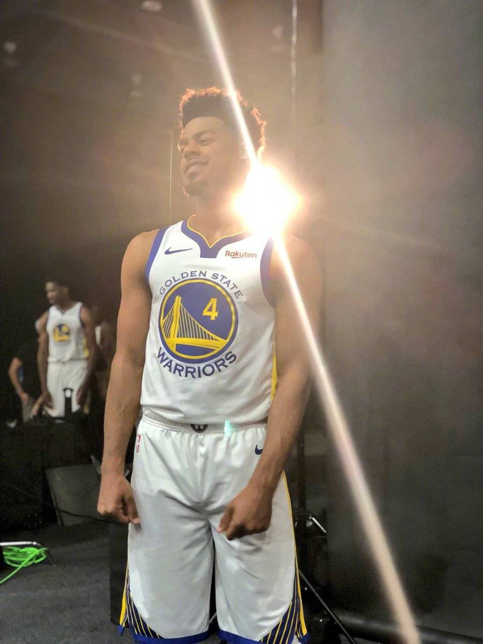 劳塔罗：进球帮助球队取胜是最美好的事；我该微笑时就会微笑（劳塔罗：进球助球队取胜最幸福；该笑时我自然会笑）