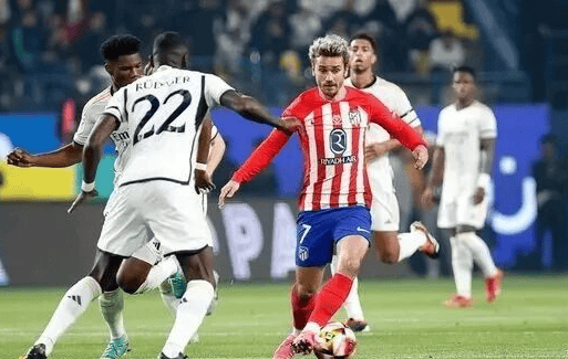 MVP👍对手疑似晕厥倒地，18岁武什科维奇火速救助，防止他窒息（展现MVP风范：对手疑似晕厥倒地，18岁武什科维奇火速施救避免窒息）