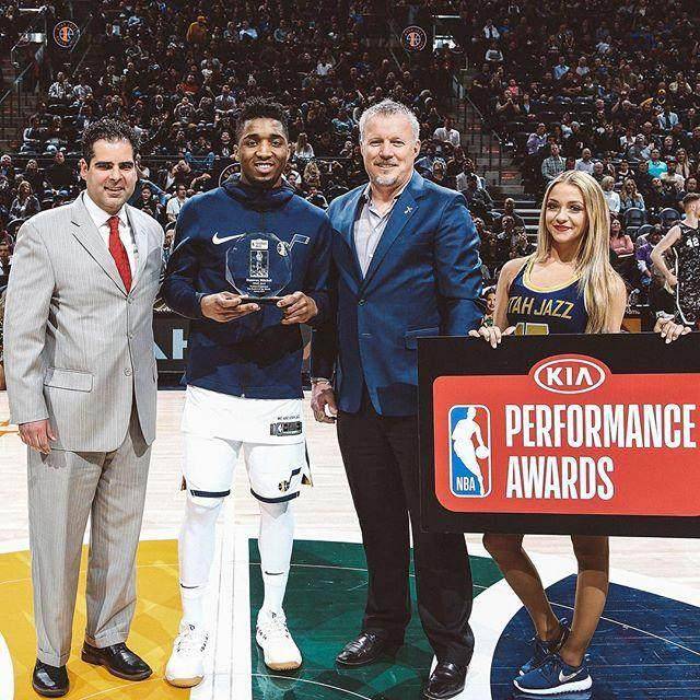 笑傲年终大战！火箭119-96湖人，杜兰特25+9，詹姆斯里程碑（年末焦点战：火箭119-96击退湖人，杜兰特25+9，詹姆斯再创里程碑）